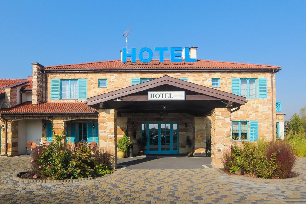 Hotel Cyprus Ксионженице Екстер'єр фото